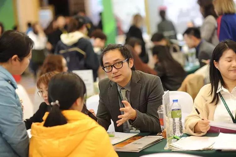 前途出国针对不同类型的学生,通过系列"明星产品",提升留学咨询专业