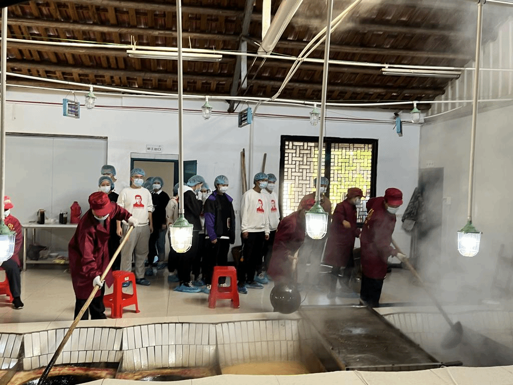 恽代英菁英学校赴武汉市新洲区红糖小镇开展劳动实践教育